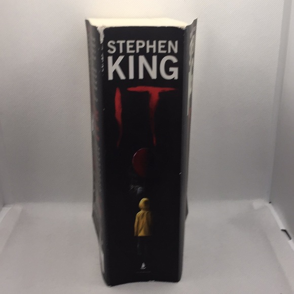 It by Stephen King A Novel Horror Thriller Clown Paperback Book Scribner 2017 - Picture 11 of 12